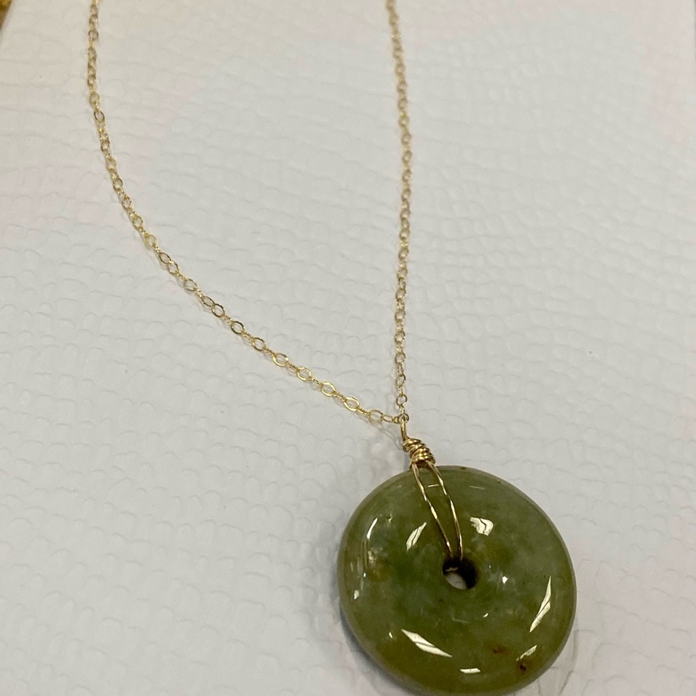 New Genuine jade Burma donut pendant necklace - Picture 1 of 4